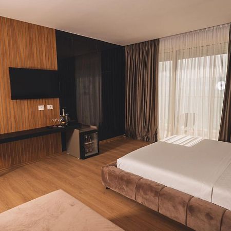 Hotel Grand Mirage à Vlorë Extérieur photo